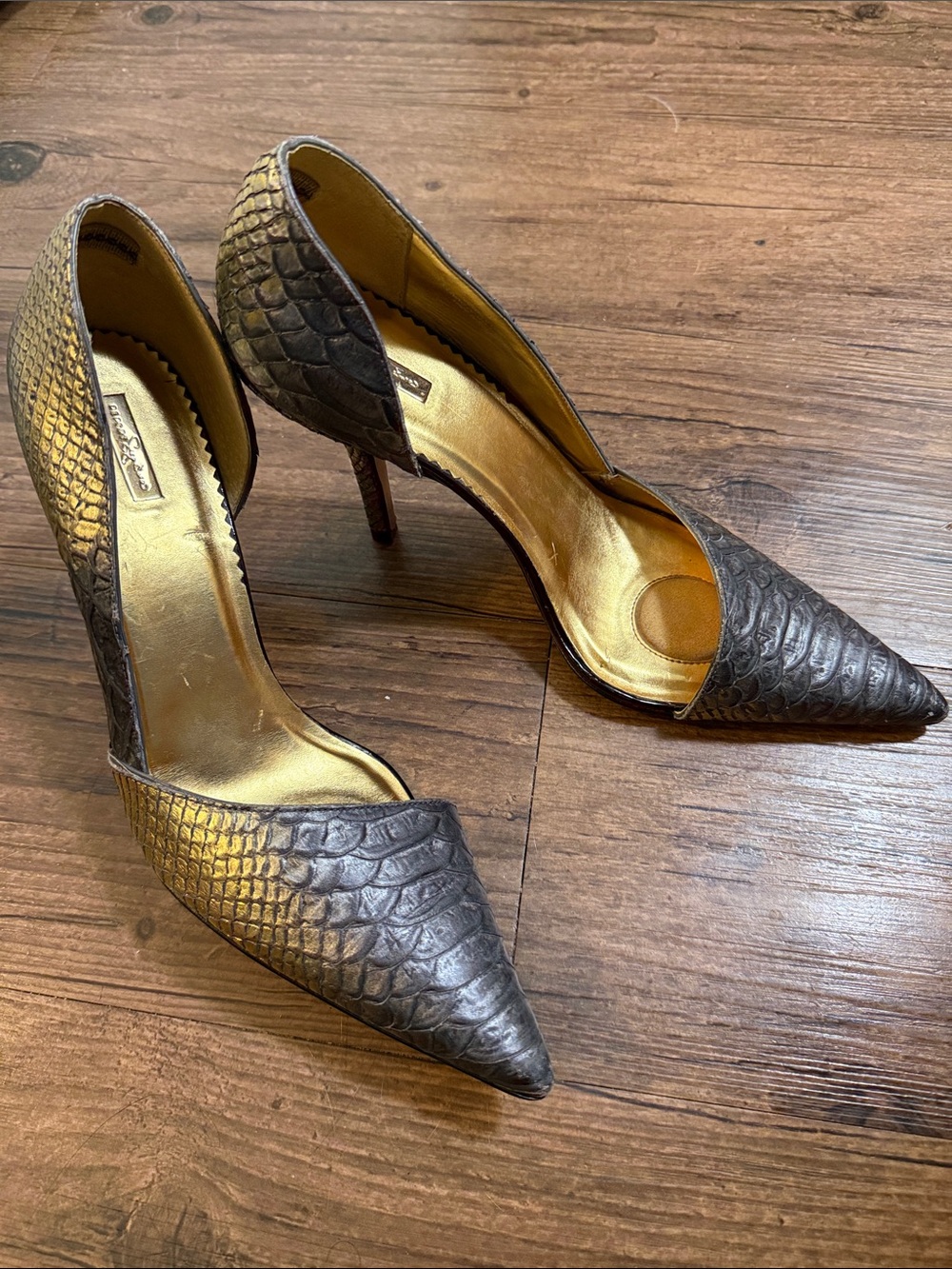 Report Signature Python Metallic Two-Toned Sexy Pumps🔥